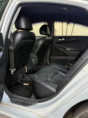 Hyundai Sonata GLS Sedan FWD (2.4L 4cyl 6A) 2011 Silver