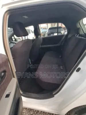 Toyota Vitz 1.0 FWD 3dr 2010 White