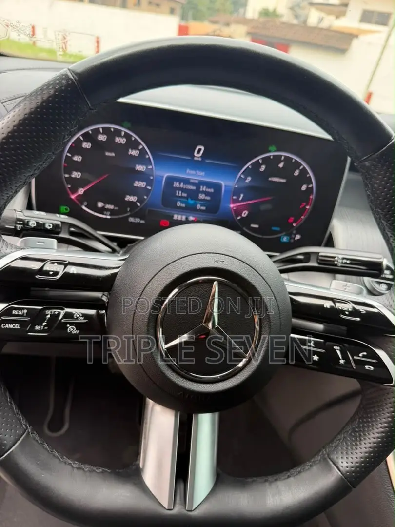 Mercedes-Benz GLC-Class GLC 300 2024 Blue