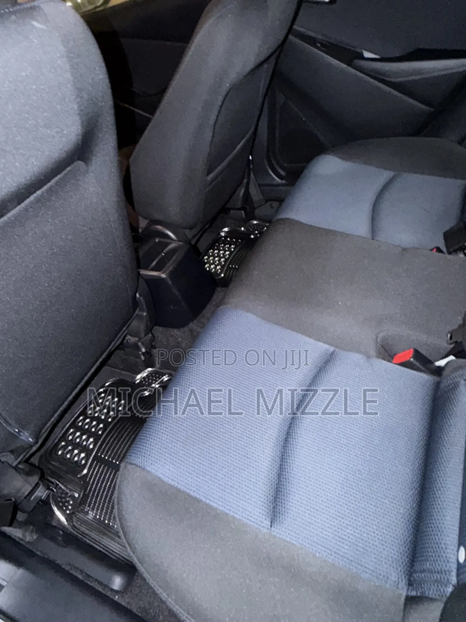Toyota Yaris L Sedan 4dr 2019 Silver