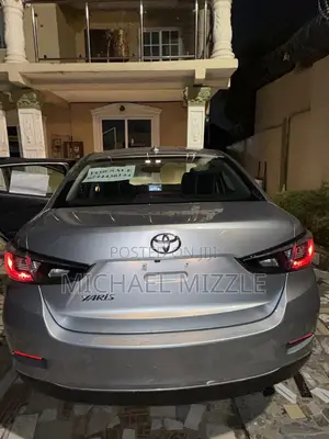 Toyota Yaris L Sedan 4dr 2019 Silver