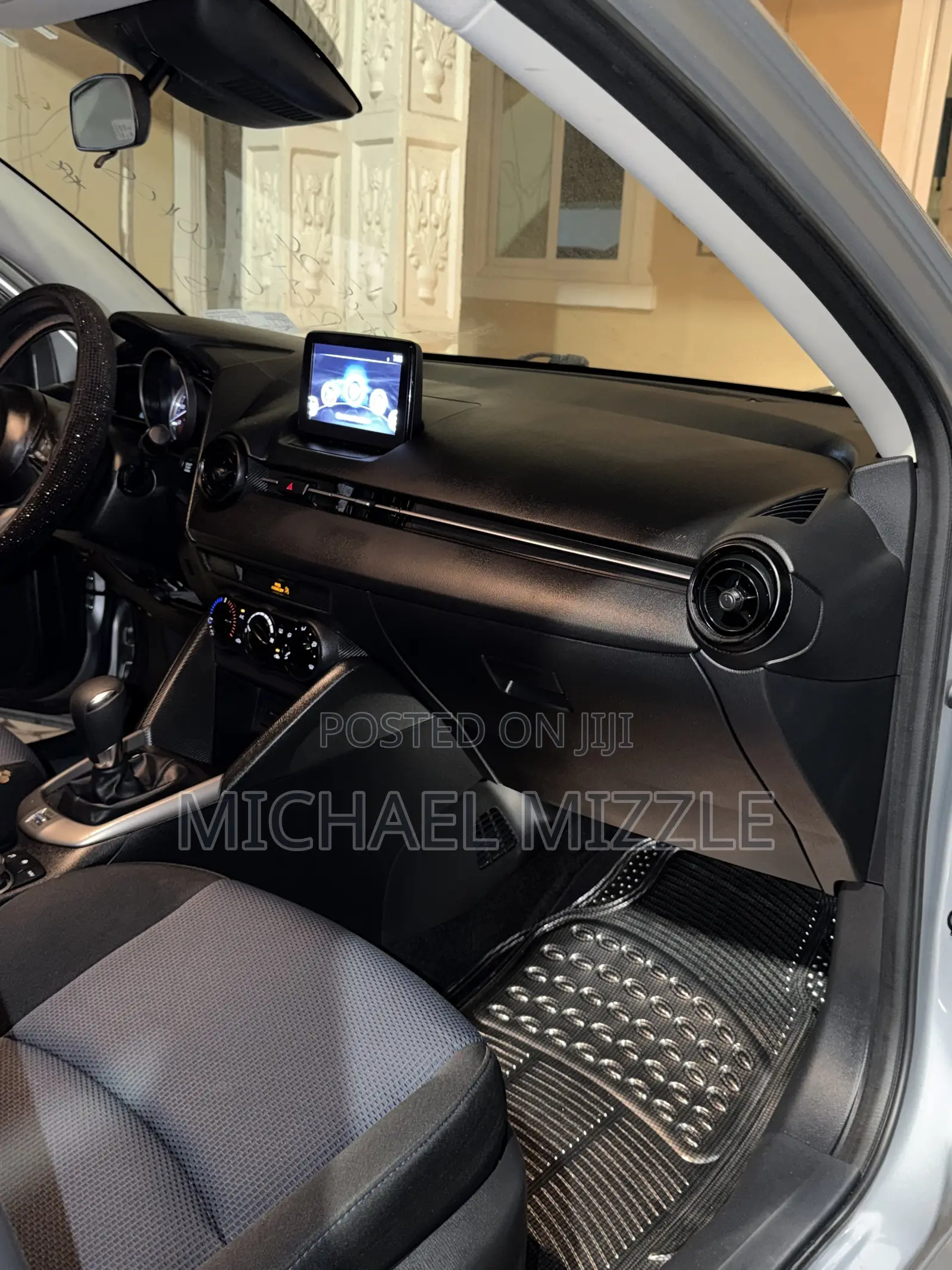 Toyota Yaris L Sedan 4dr 2019 Silver
