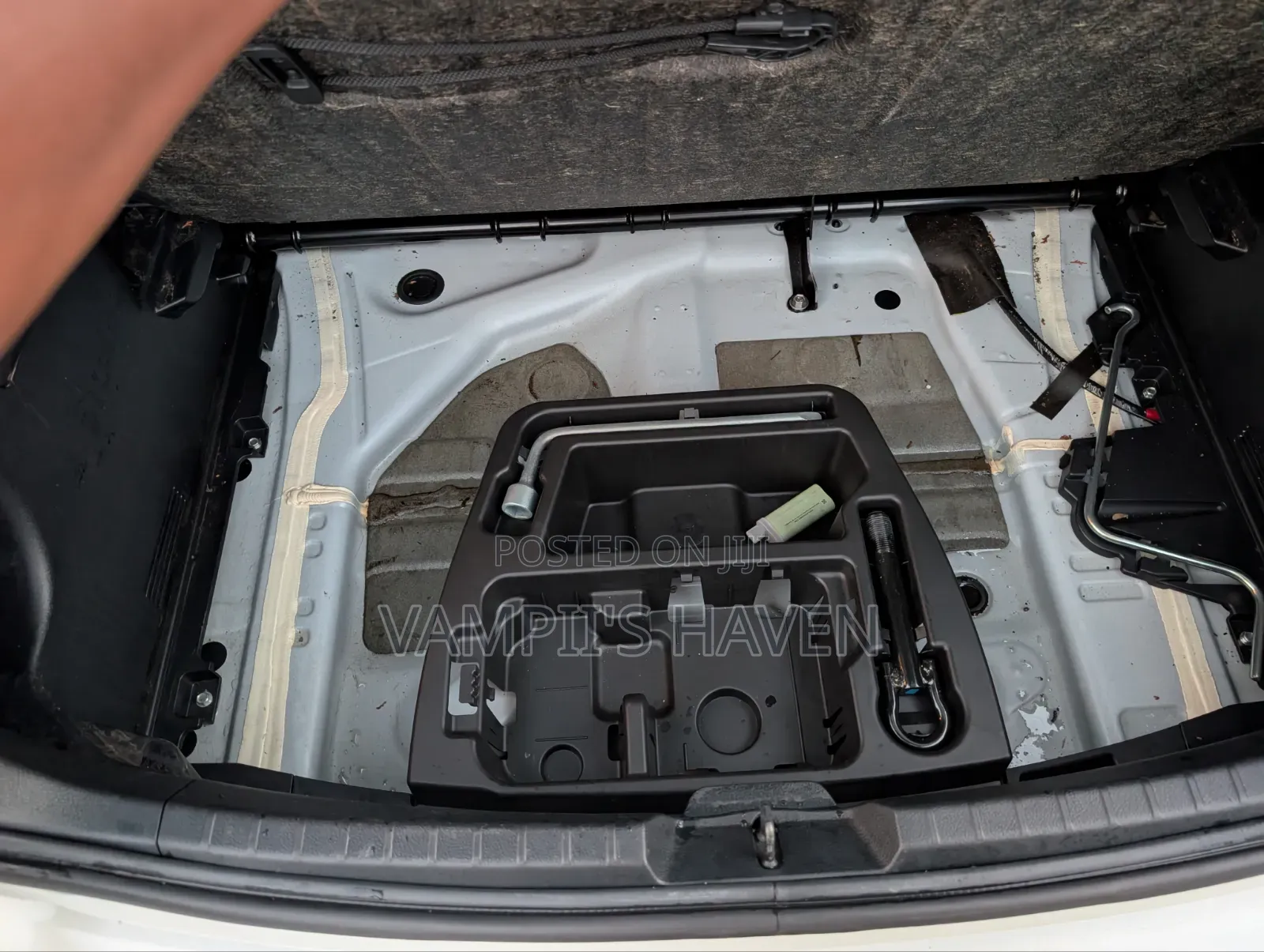 Toyota Vitz 1.3 AWD 3dr 2015 Pearl