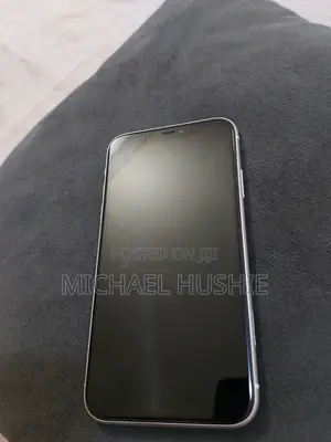 Apple iPhone 11 64 GB White