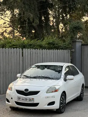 Toyota Yaris SE Hatchback 5dr 2012 Silver