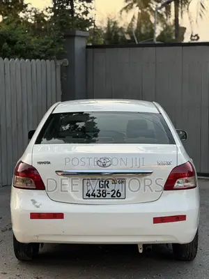 Toyota Yaris SE Hatchback 5dr 2012 Silver