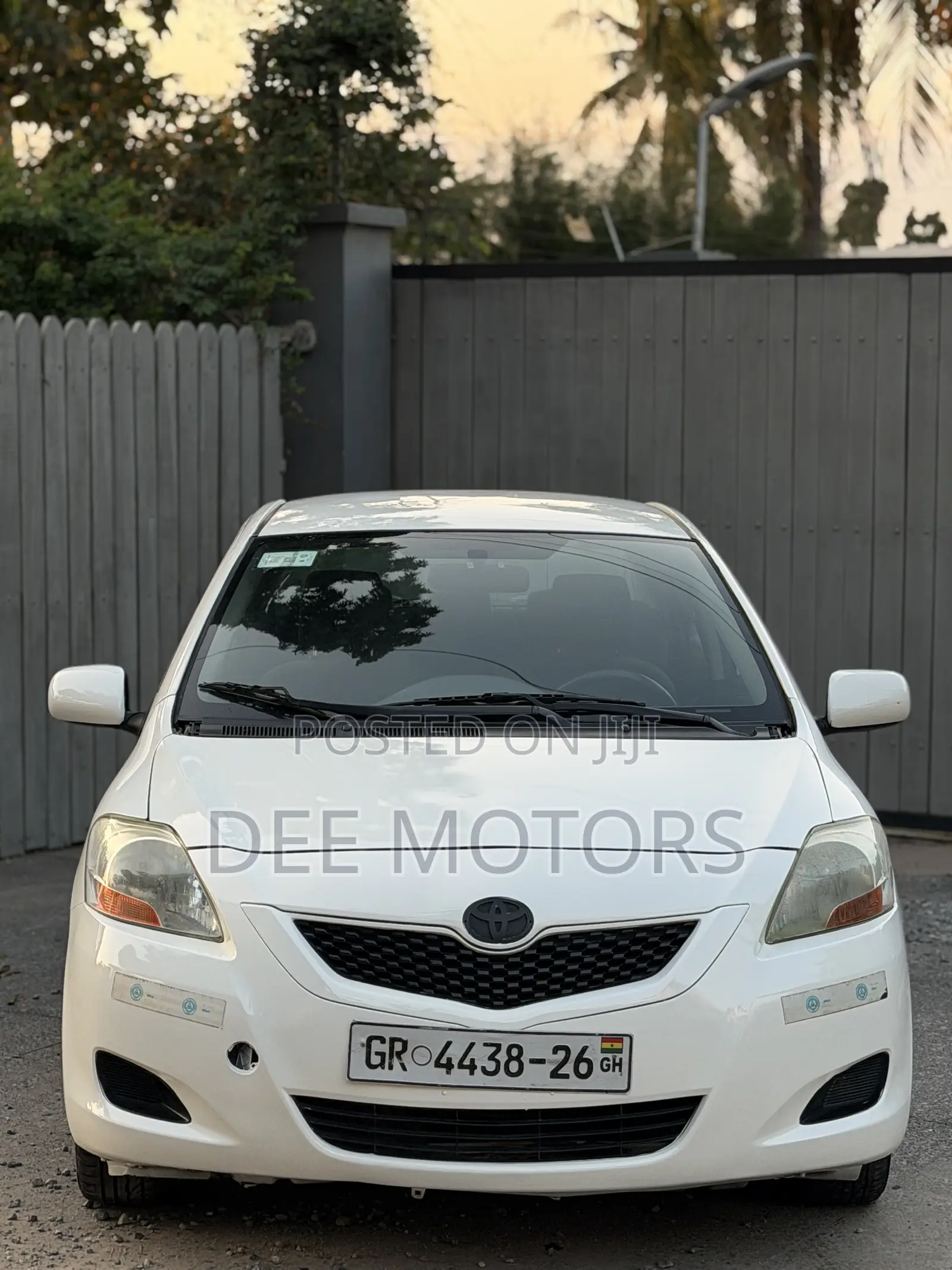 Toyota Yaris SE Hatchback 5dr 2012 Silver