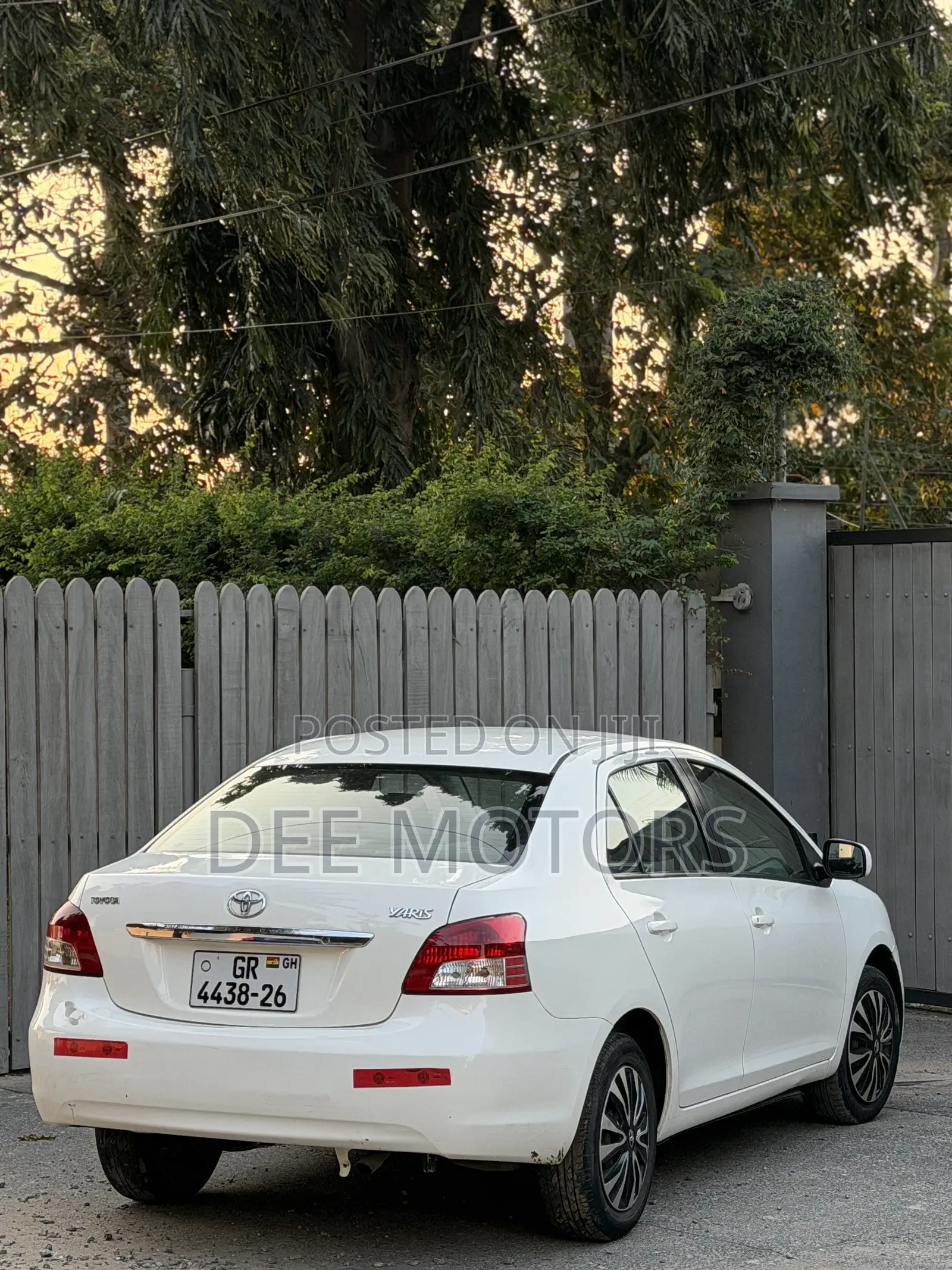 Toyota Yaris SE Hatchback 5dr 2012 Silver