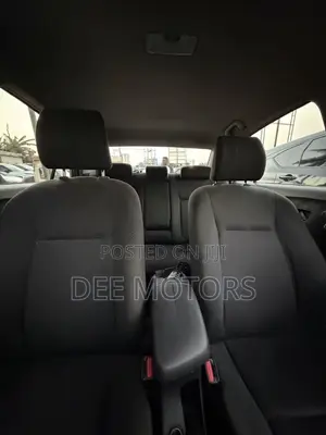 Toyota Yaris SE Hatchback 5dr 2012 Silver