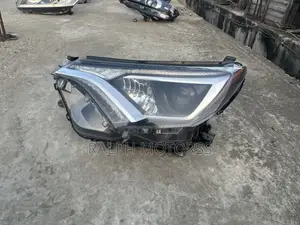 Toyota RAV4 2016-2018 Headlight Pair