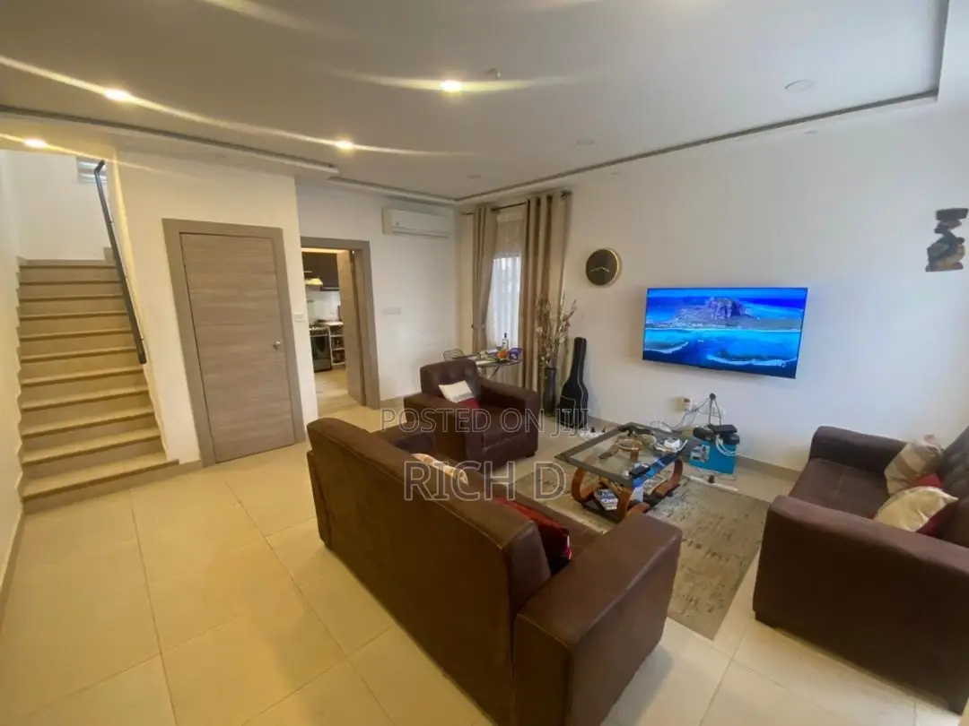Furnished 2bdrm House in The Greens Estate, Community 25 for rent