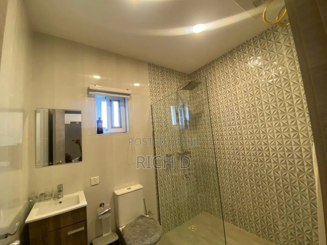Furnished 2bdrm House in The Greens Estate, Community 25 for rent