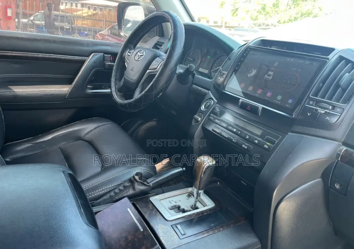 Toyota Land Cruiser 200 Series (GXR Trim)