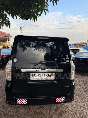 Toyota Voxy 2013 Black