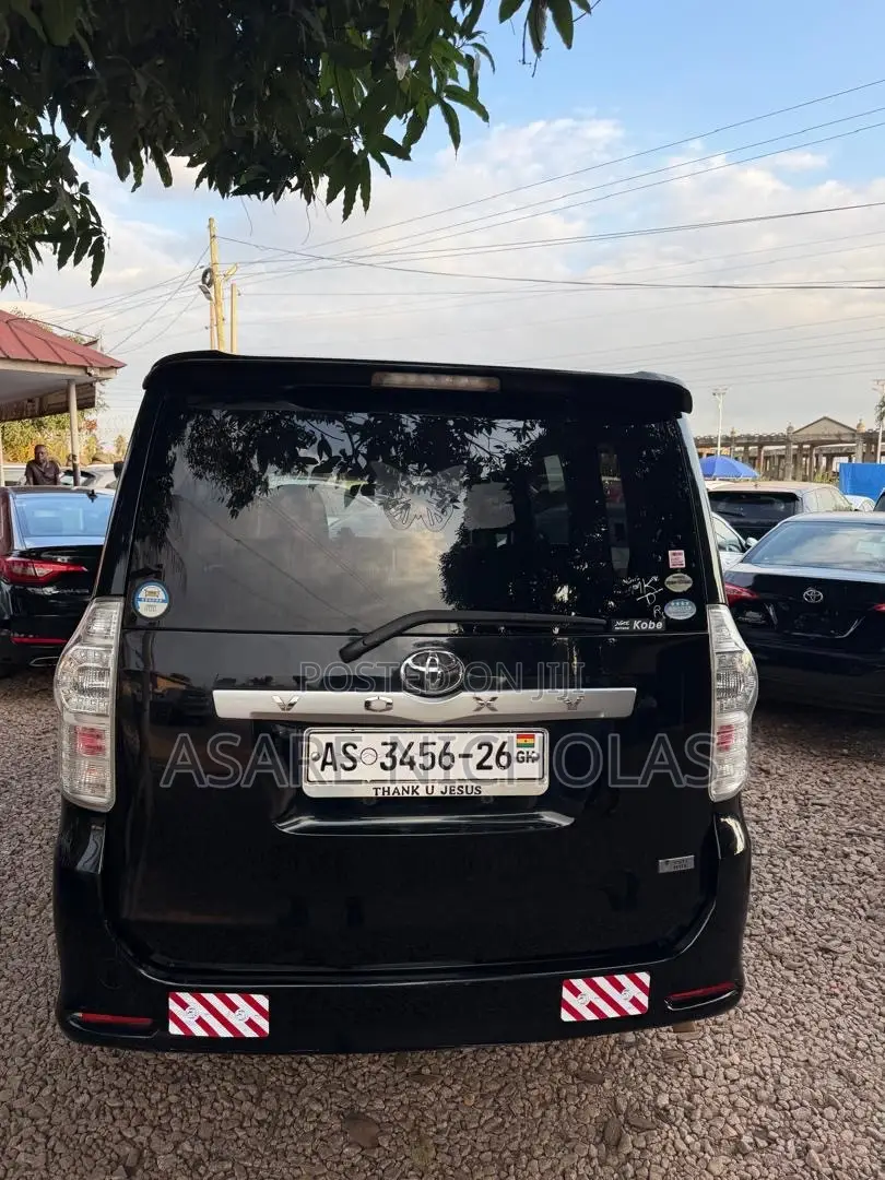 Toyota Voxy 2013 Black