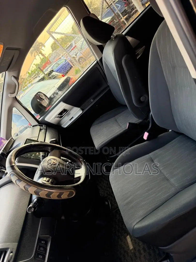 Toyota Voxy 2013 Black