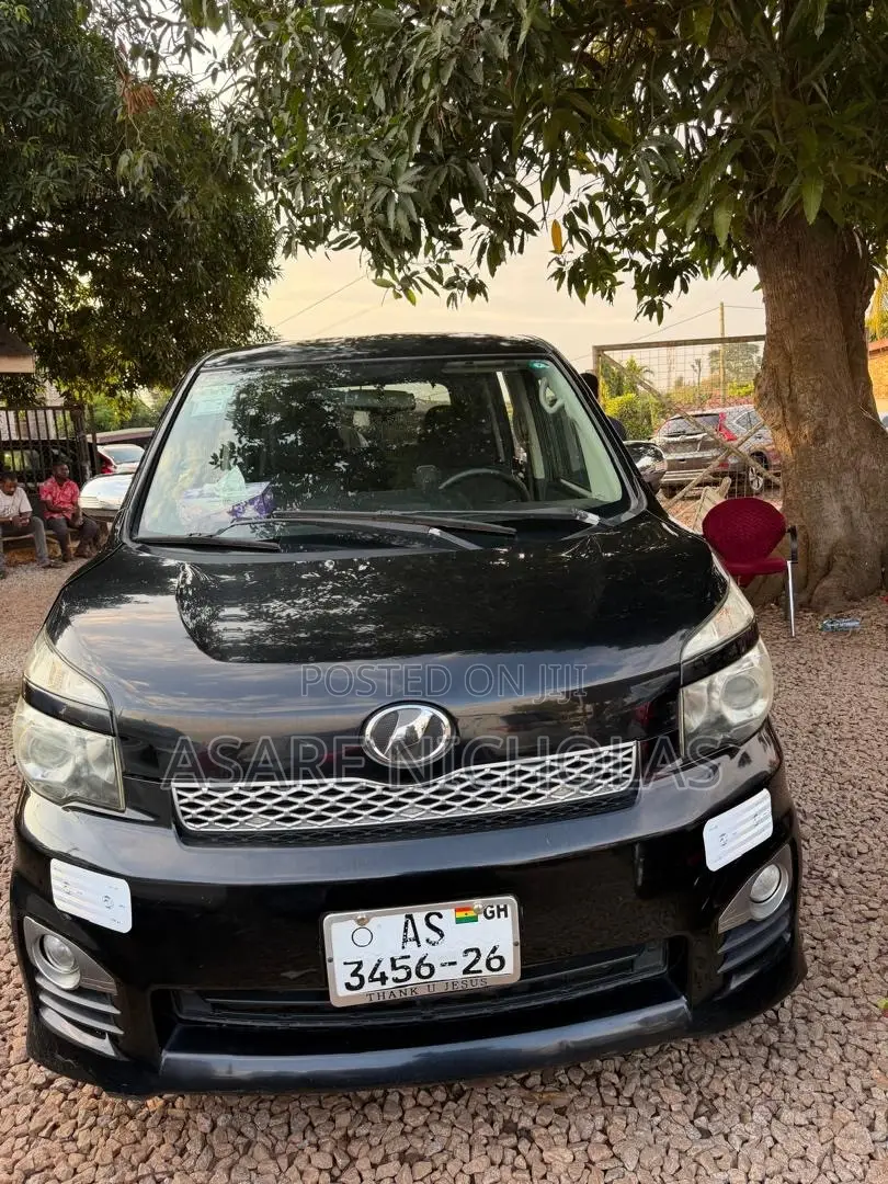 Toyota Voxy 2013 Black