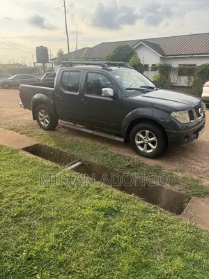 Nissan Navara 3.0 Automatic 2008 Gray