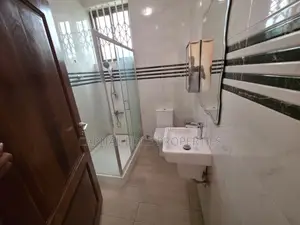 8bdrm House in East Legon for rent
