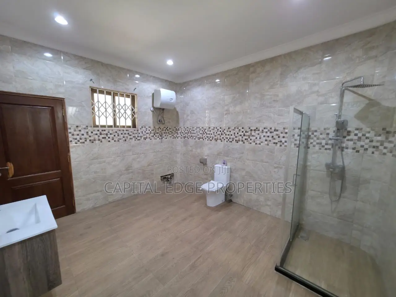 8bdrm House in East Legon for rent