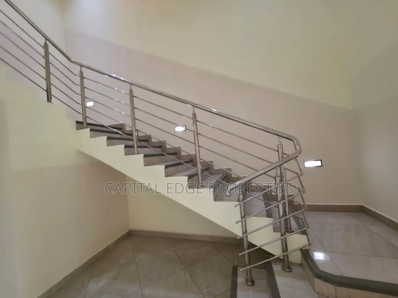 8bdrm House in East Legon for rent