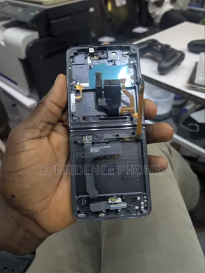Samsung Galaxy Flip 4 Screen