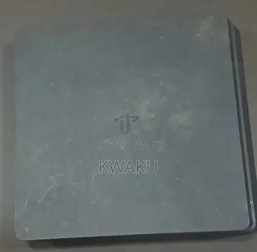 Play Station 4 Slim