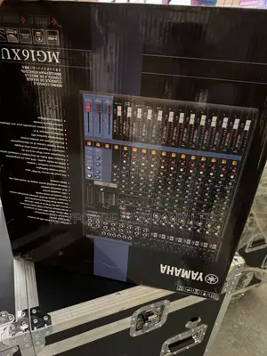 YAMAH 16-Channel Mixing Console