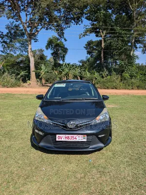 Toyota Vitz 1.3 FWD 5dr 2015 Black