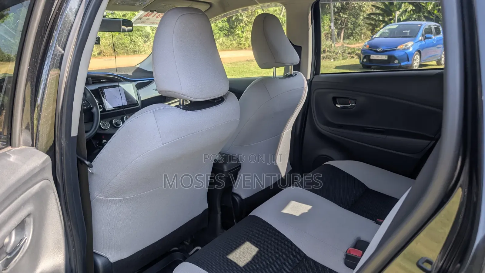 Toyota Vitz 1.3 FWD 5dr 2015 Black