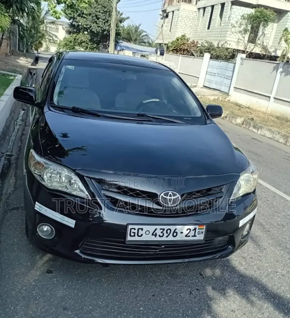 Toyota Corolla LE 4dr Sedan (1.8L 4cyl 4A) 2013 Black