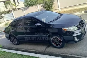 Toyota Corolla LE 4dr Sedan (1.8L 4cyl 4A) 2013 Black