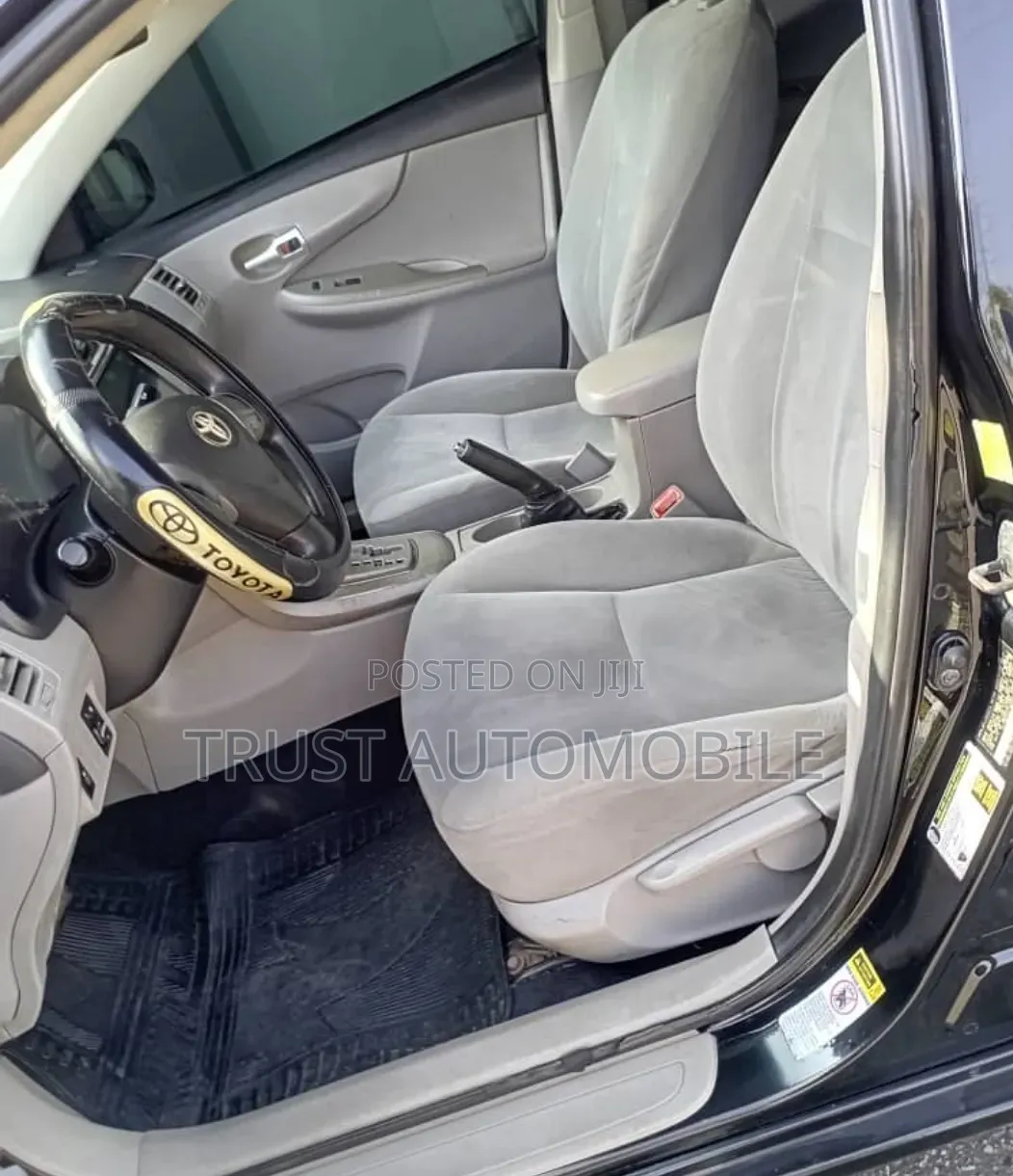 Toyota Corolla LE 4dr Sedan (1.8L 4cyl 4A) 2013 Black