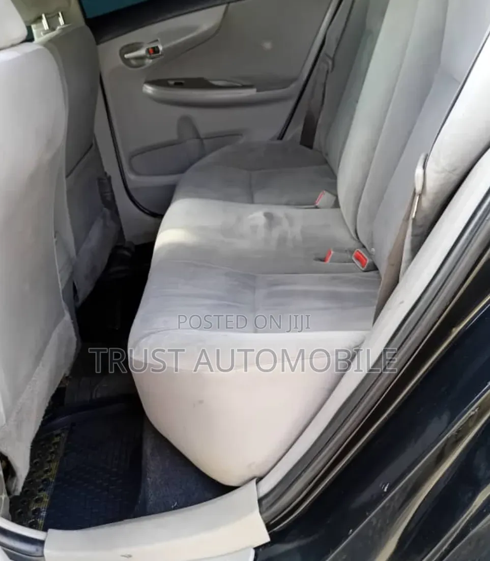 Toyota Corolla LE 4dr Sedan (1.8L 4cyl 4A) 2013 Black