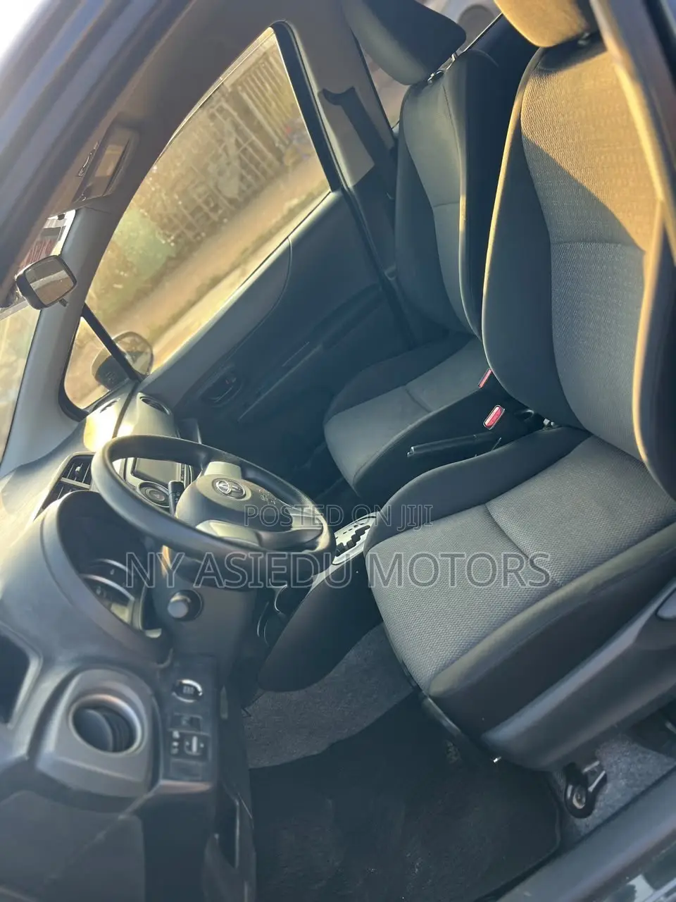 Toyota Vitz 1.3 FWD 5dr 2013 Black