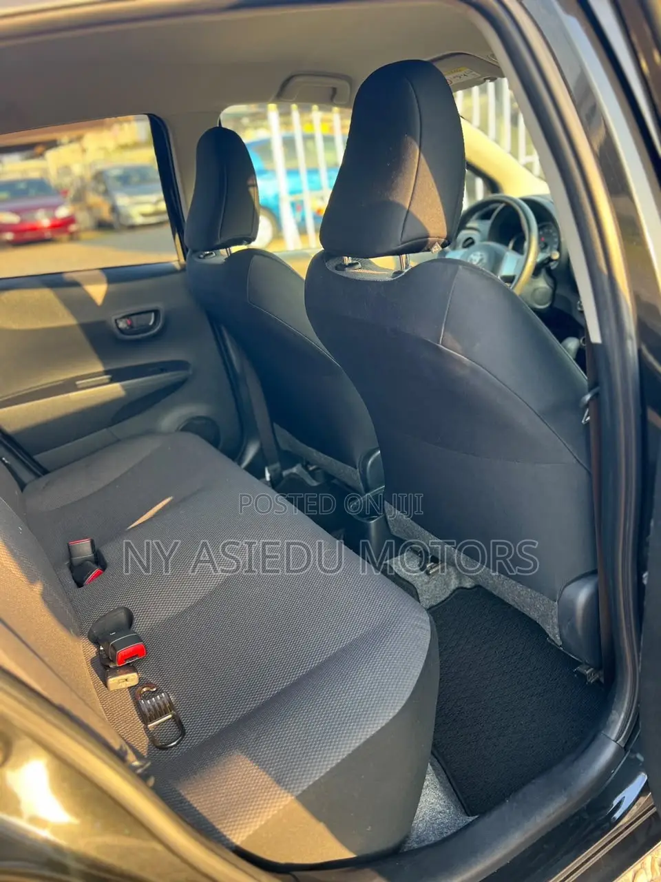 Toyota Vitz 1.3 FWD 5dr 2013 Black