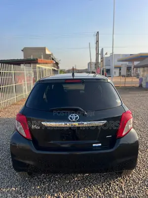 Toyota Vitz 1.3 FWD 5dr 2013 Black