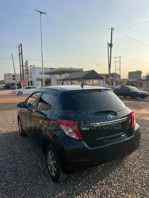 Toyota Vitz 1.3 FWD 5dr 2013 Black