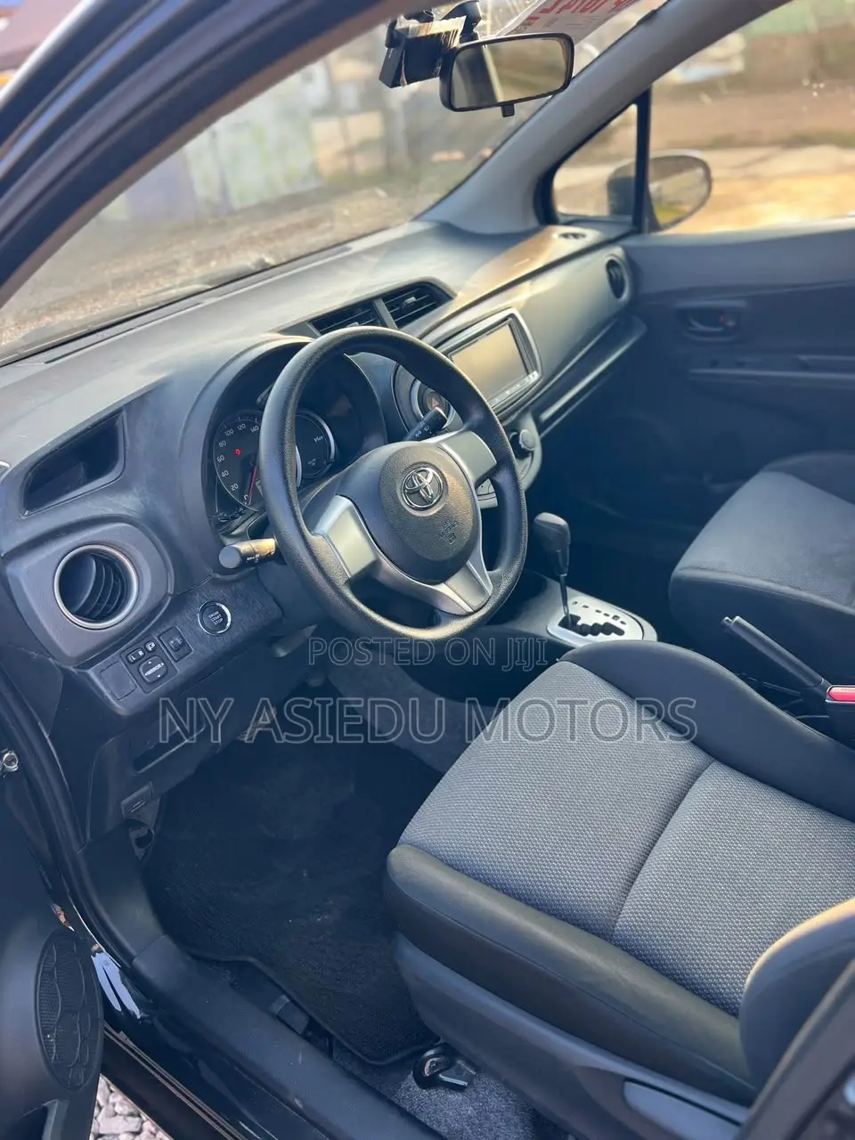 Toyota Vitz 1.3 FWD 5dr 2013 Black
