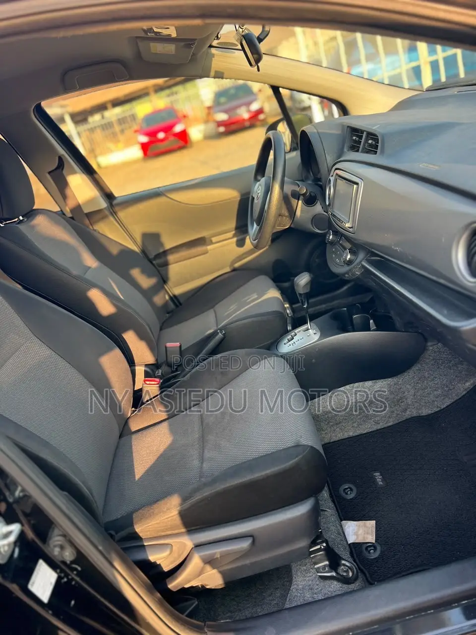 Toyota Vitz 1.3 FWD 5dr 2013 Black