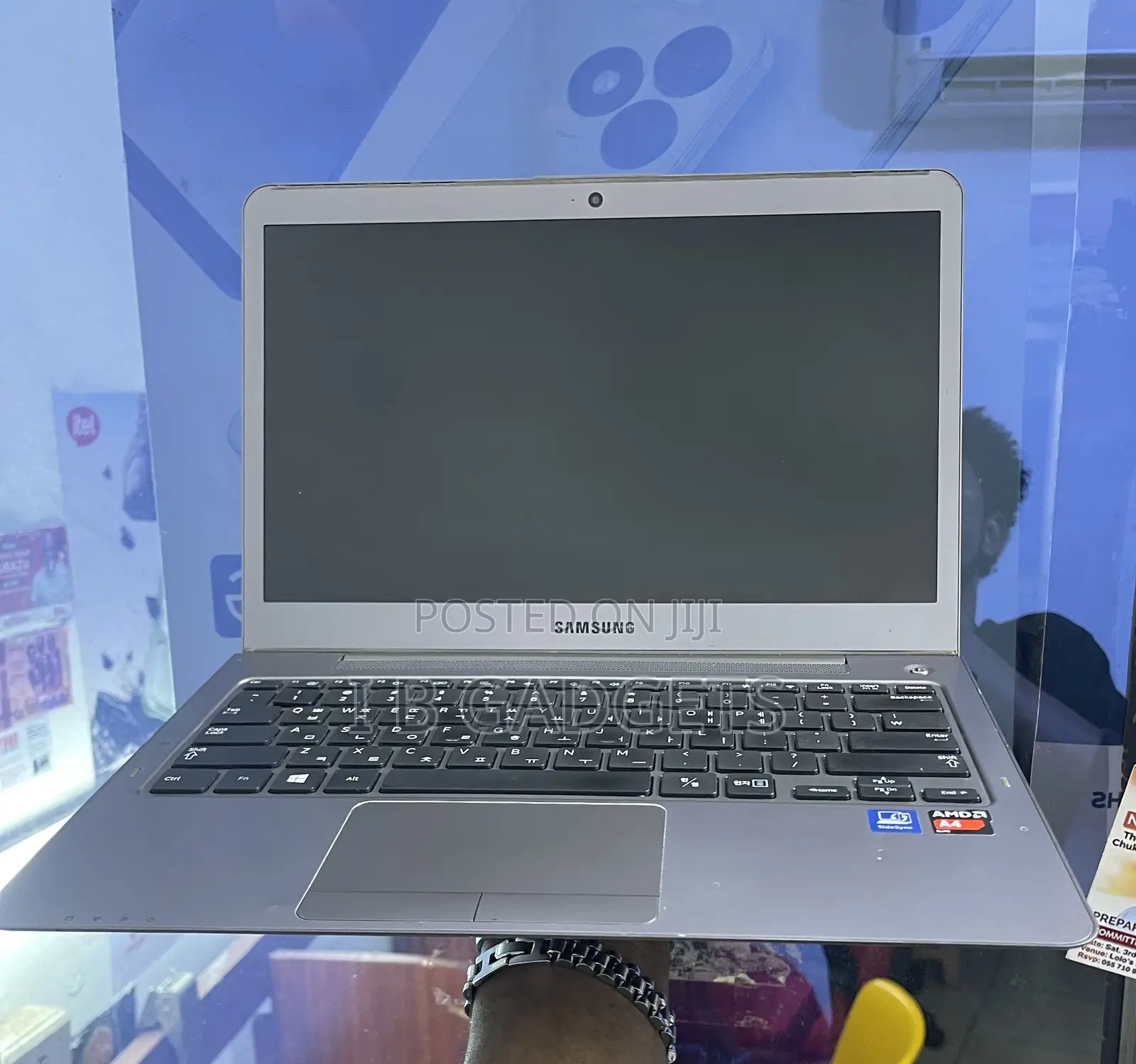 Laptop Samsung NP535U3C 8GB AMD A4 HDD+SSD 320GB