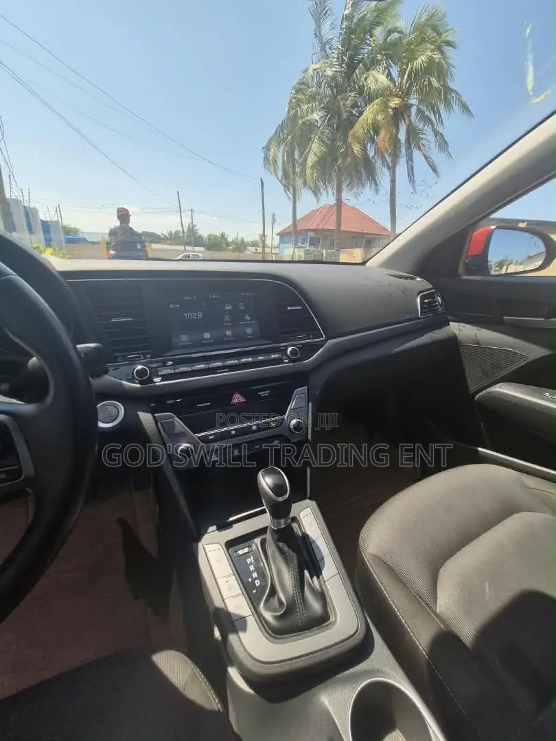 Hyundai Elantra Limited Sedan FWD (2.0L 4cyl 6A) 2017 Orange