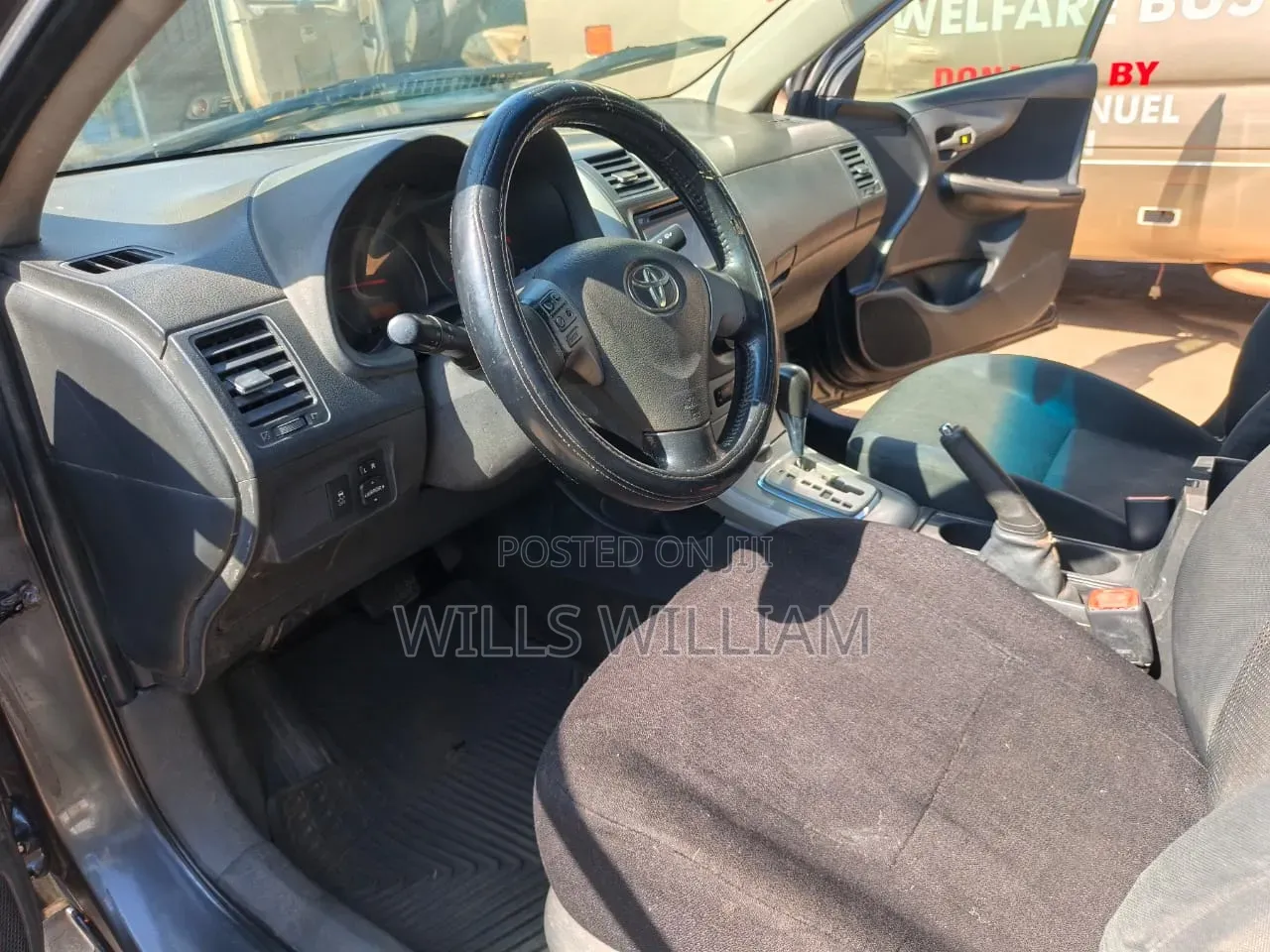 Toyota Corolla 2010 Gray