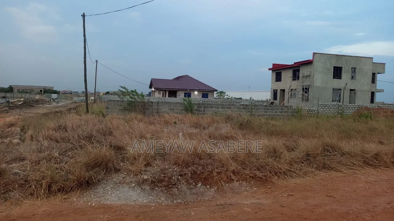 LAND Near City Escape Dawenya