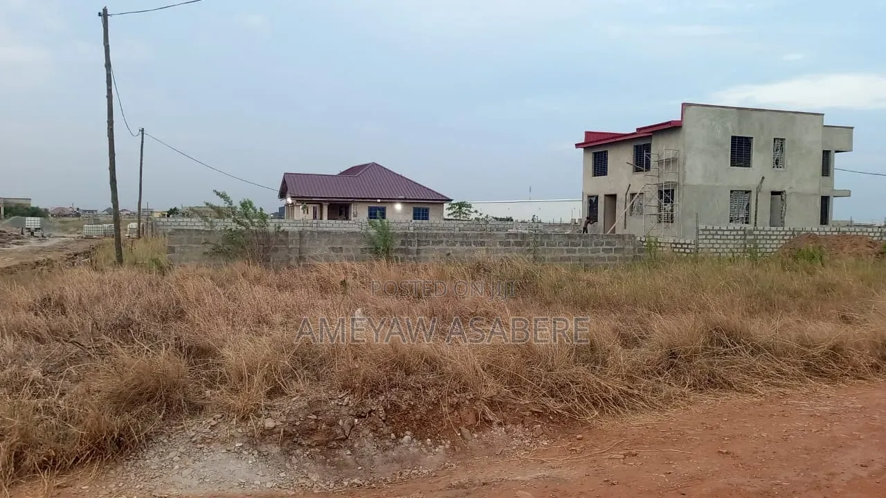 LAND Near City Escape Dawenya