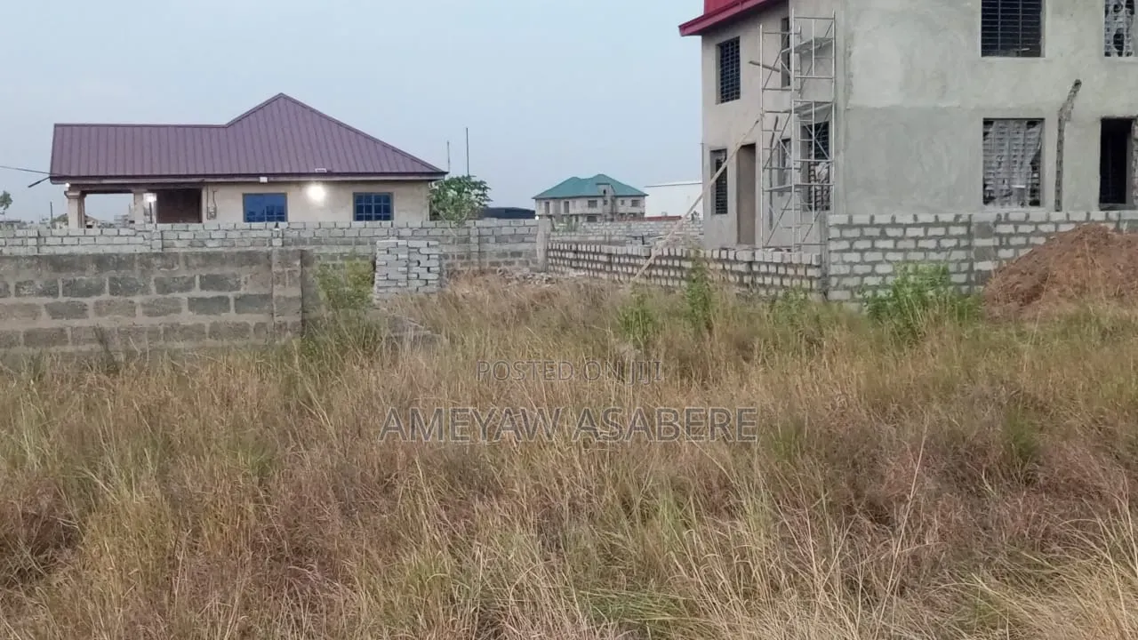 LAND Near City Escape Dawenya