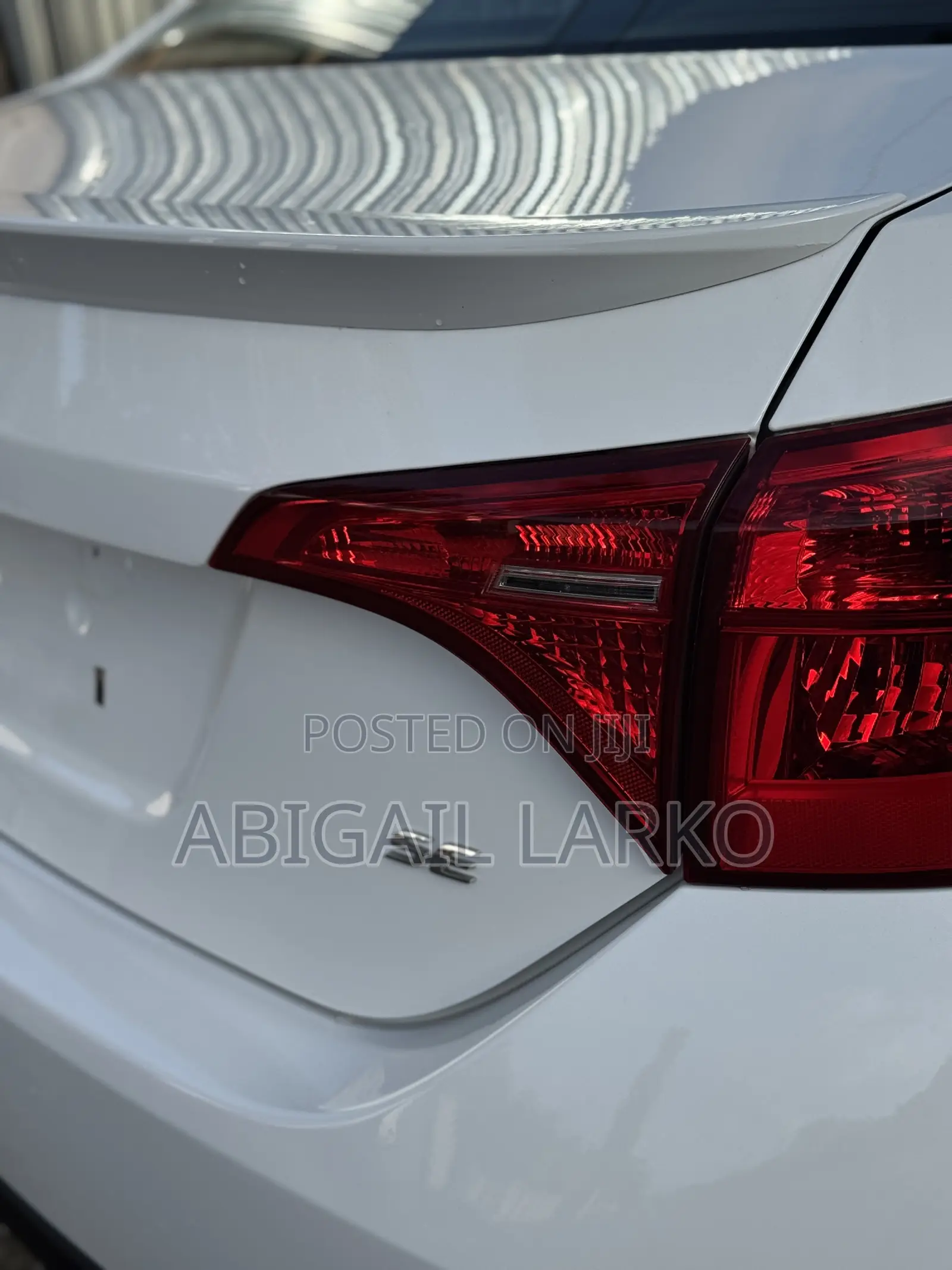 Toyota Corolla SE (1.8L 4cyl 6M) 2019 White