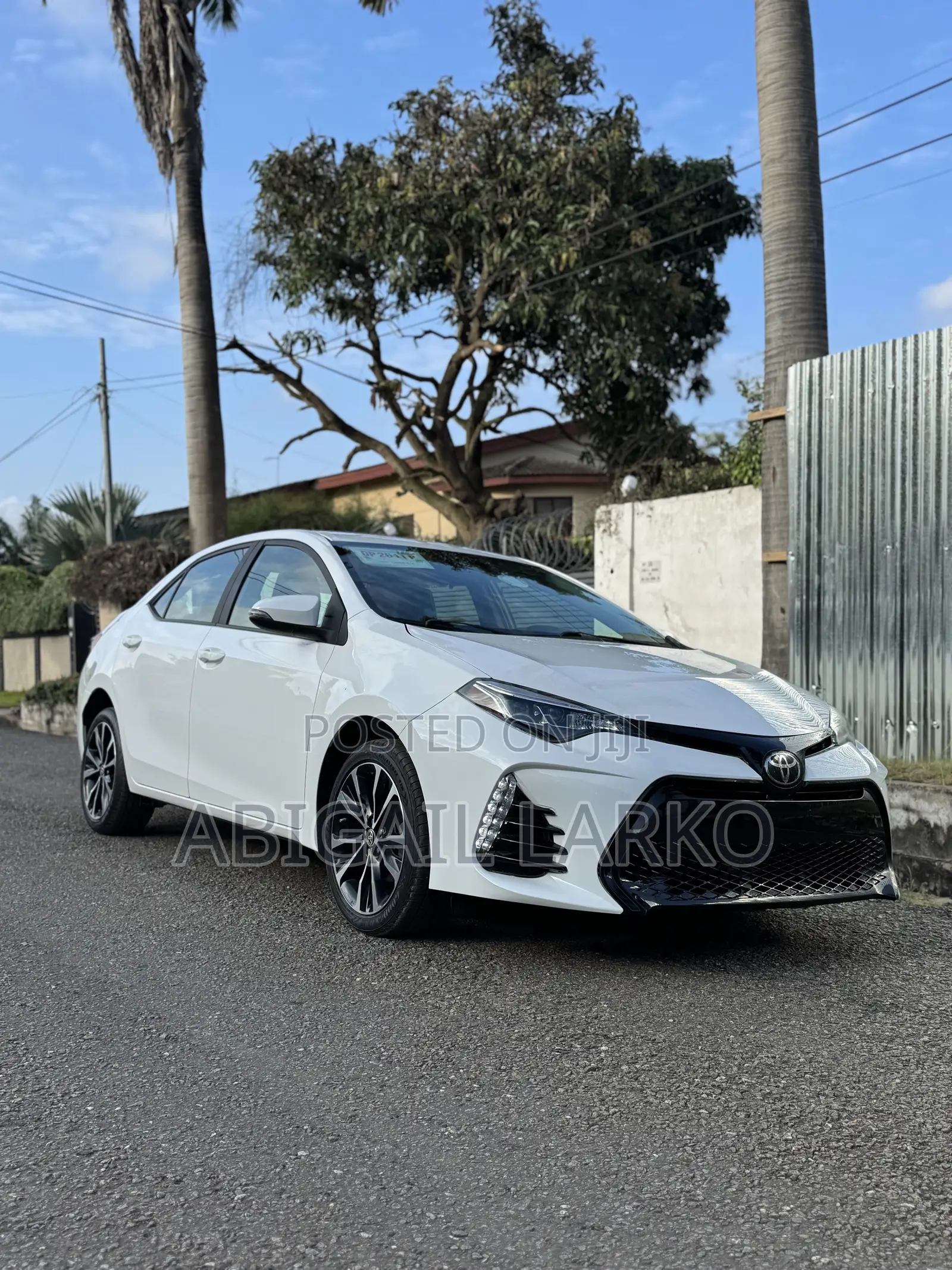 Toyota Corolla SE (1.8L 4cyl 6M) 2019 White
