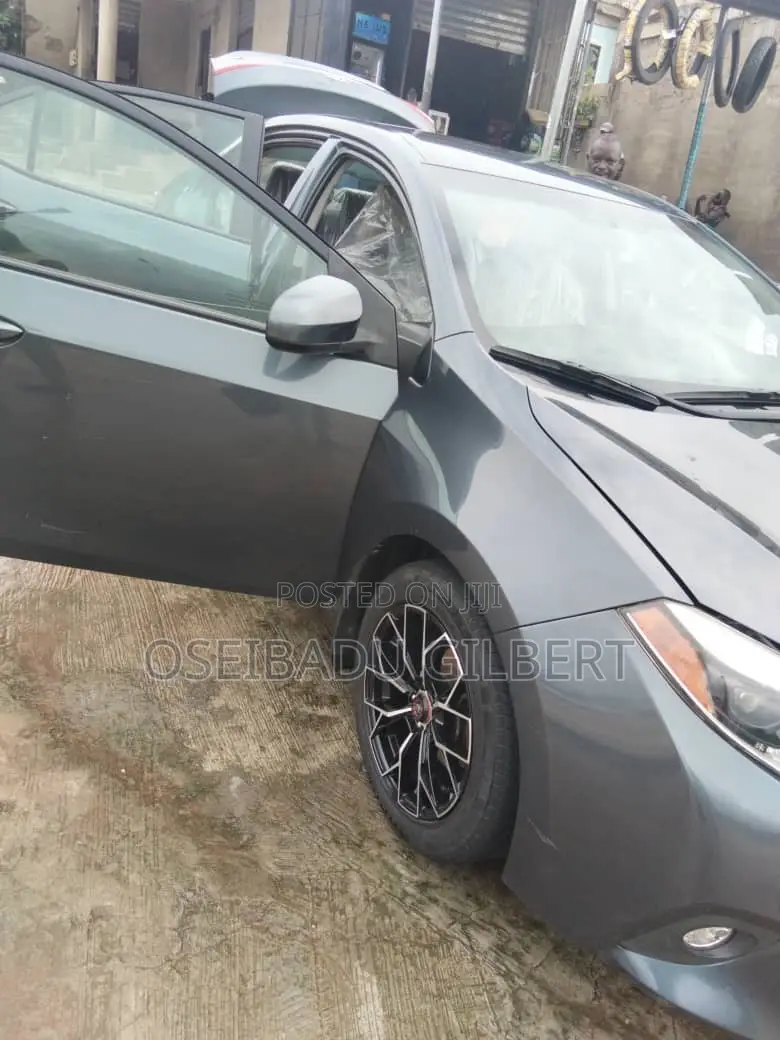 Toyota Corolla 2016 Gray