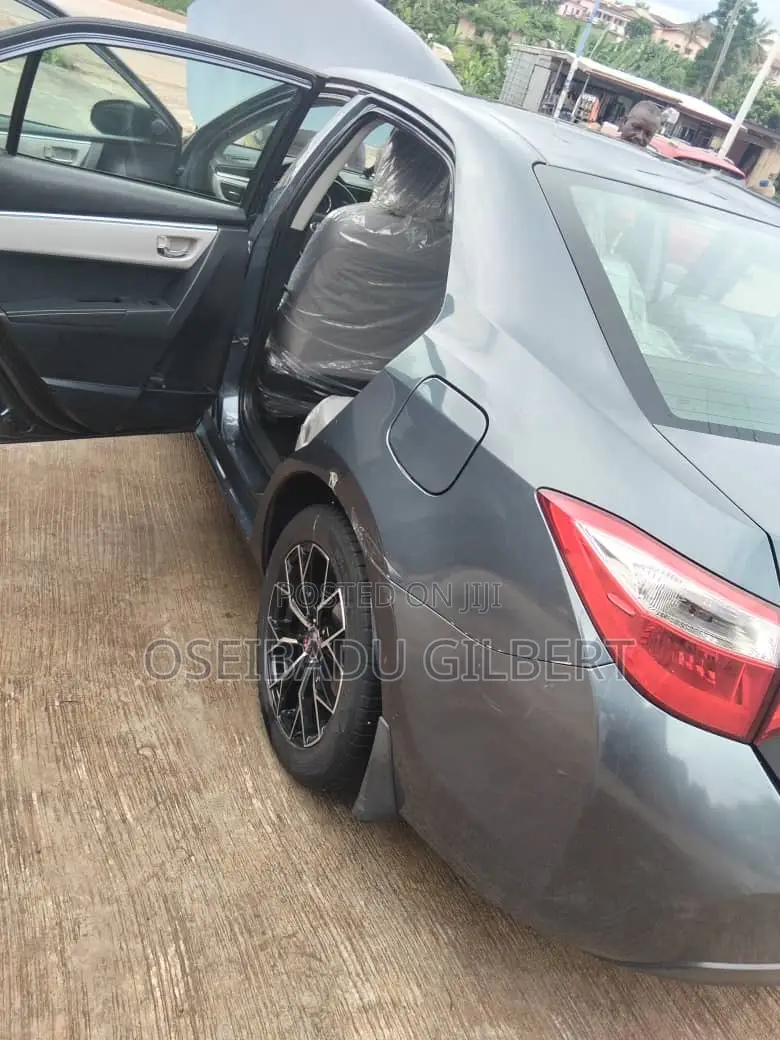 Toyota Corolla 2016 Gray